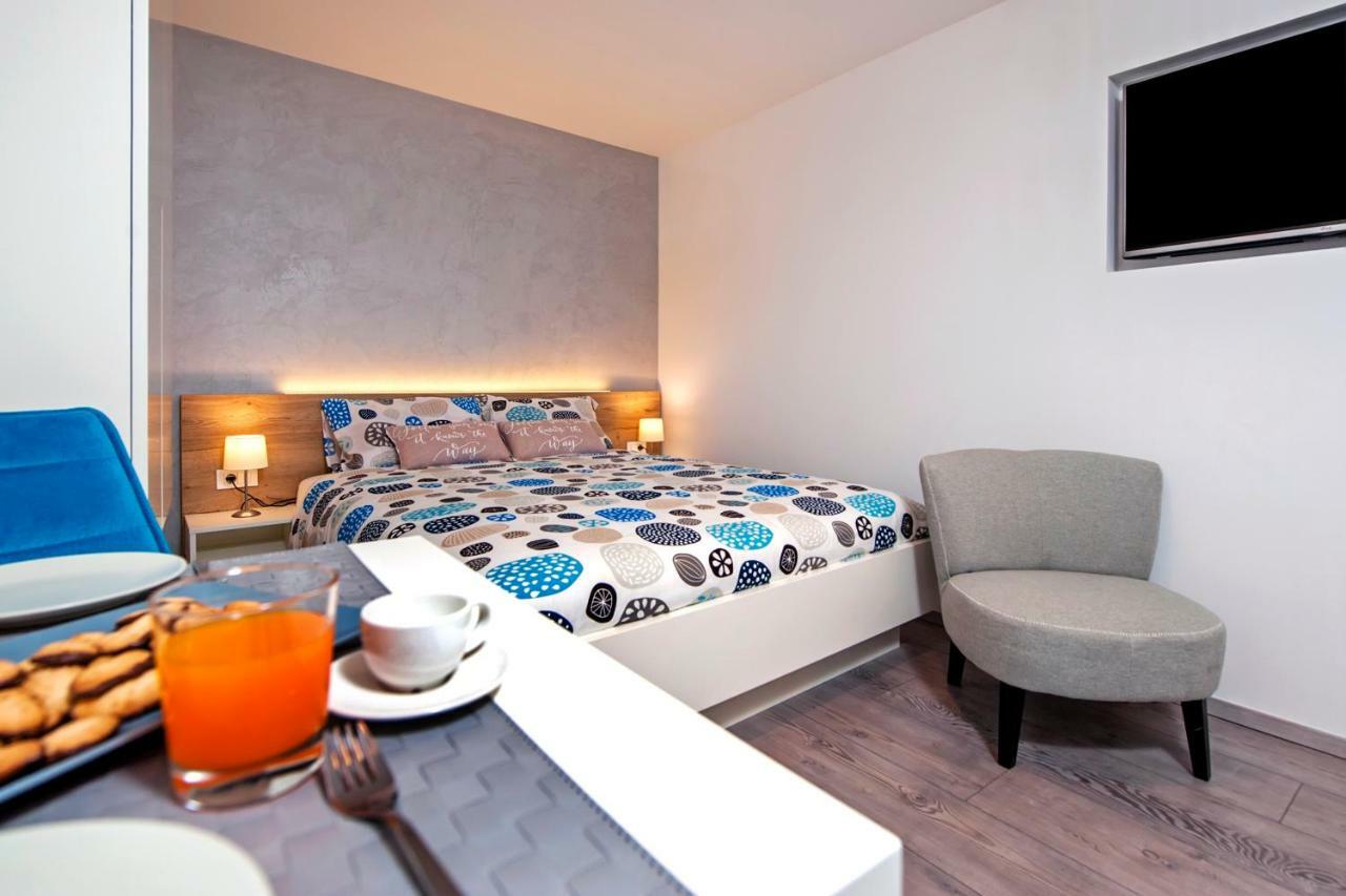 Studio Apartment Kris Rovinj Exteriör bild